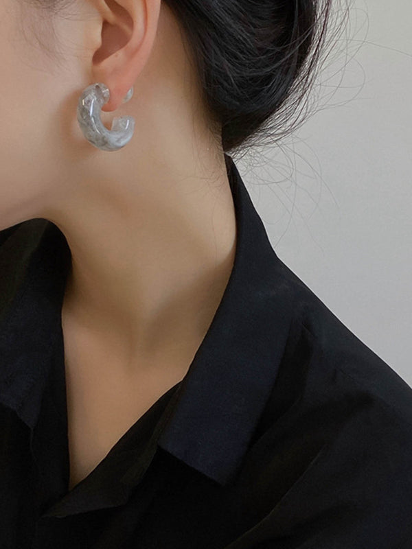 Effortlessly Elegant Garment with a Timeless Design