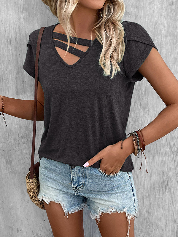 Effortlessly Elegant T-Shirt with a Timeless Design