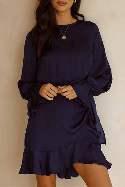 Beautifully Finished Dress in a Timeless Design
