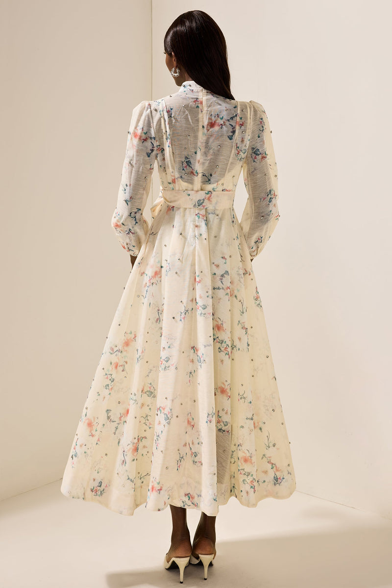 Well Tailored Dress with a Graceful Silhouette