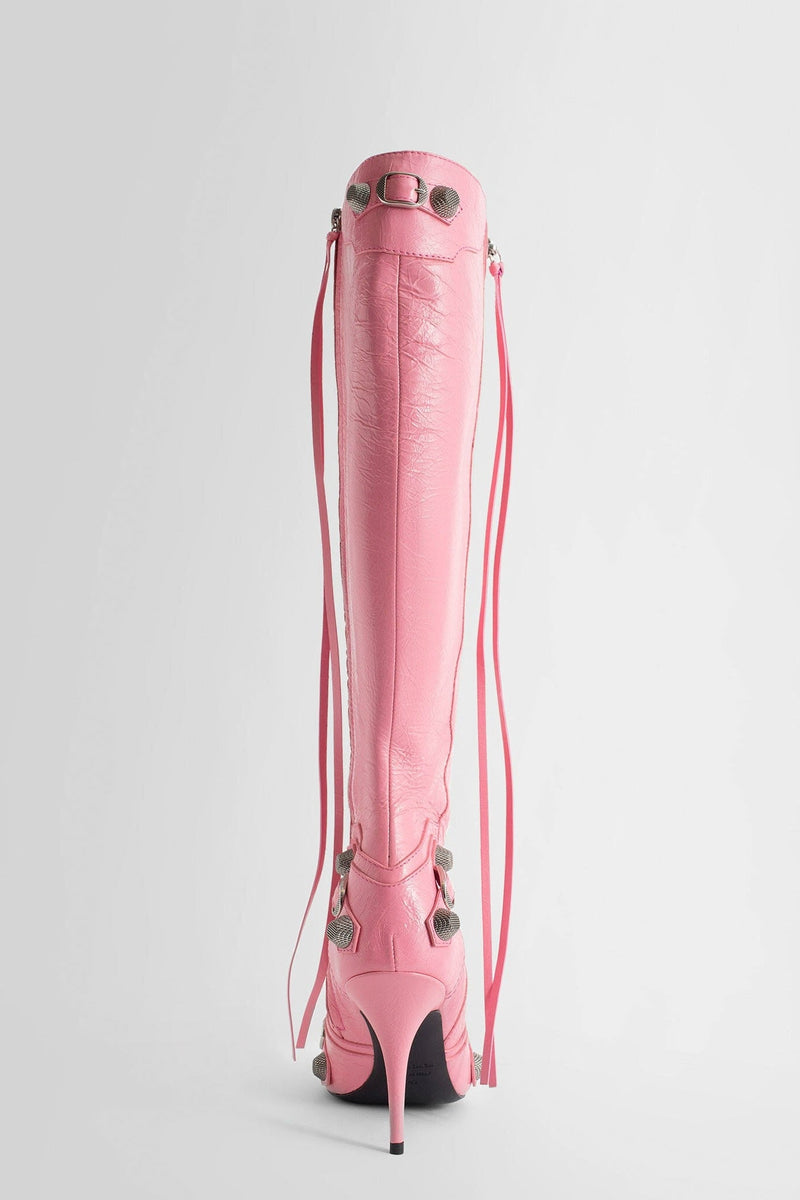 Well Tailored Boots with a Graceful Silhouette