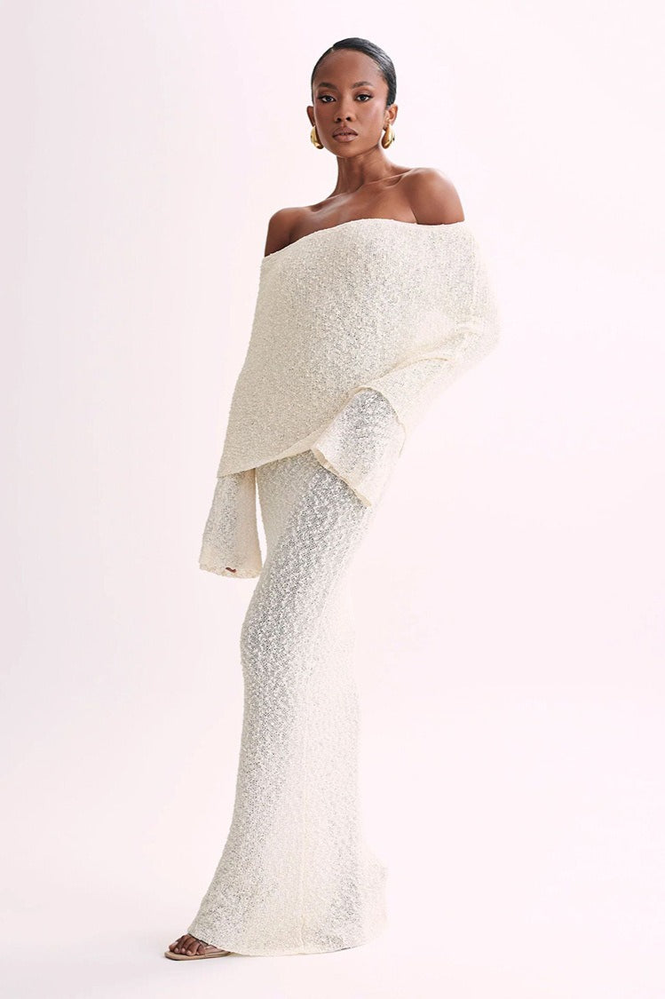 Well Tailored Sweater with a Graceful Silhouette