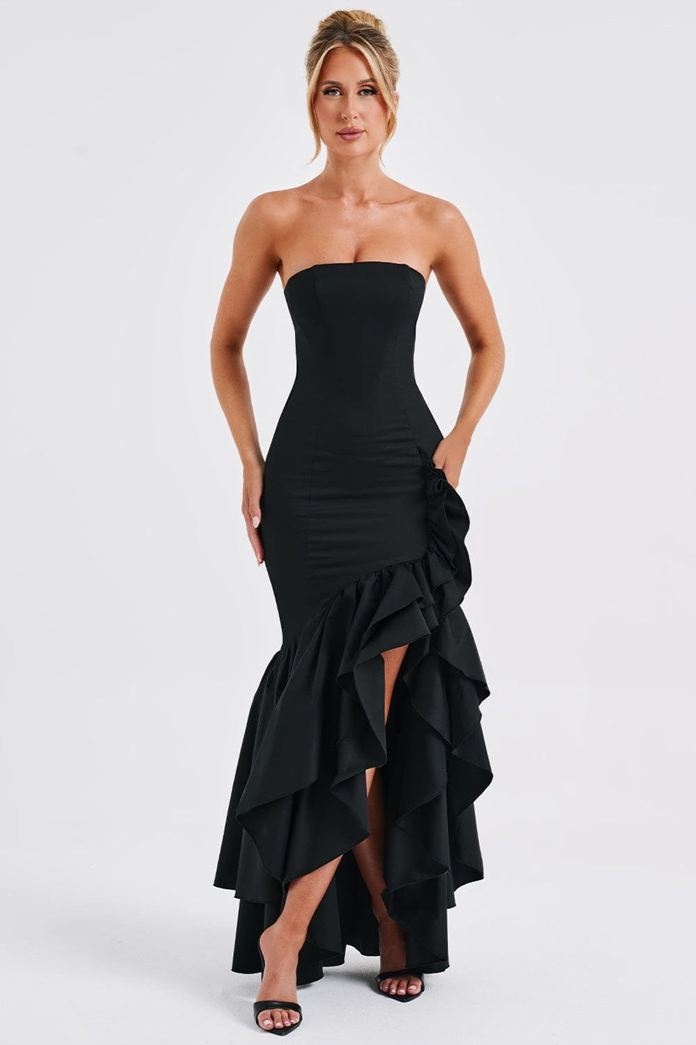 Well Tailored Dress with a Graceful Silhouette