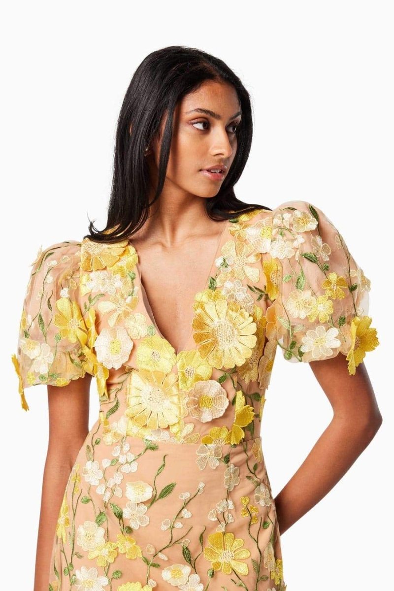 Well Tailored Dress with a Graceful Silhouette