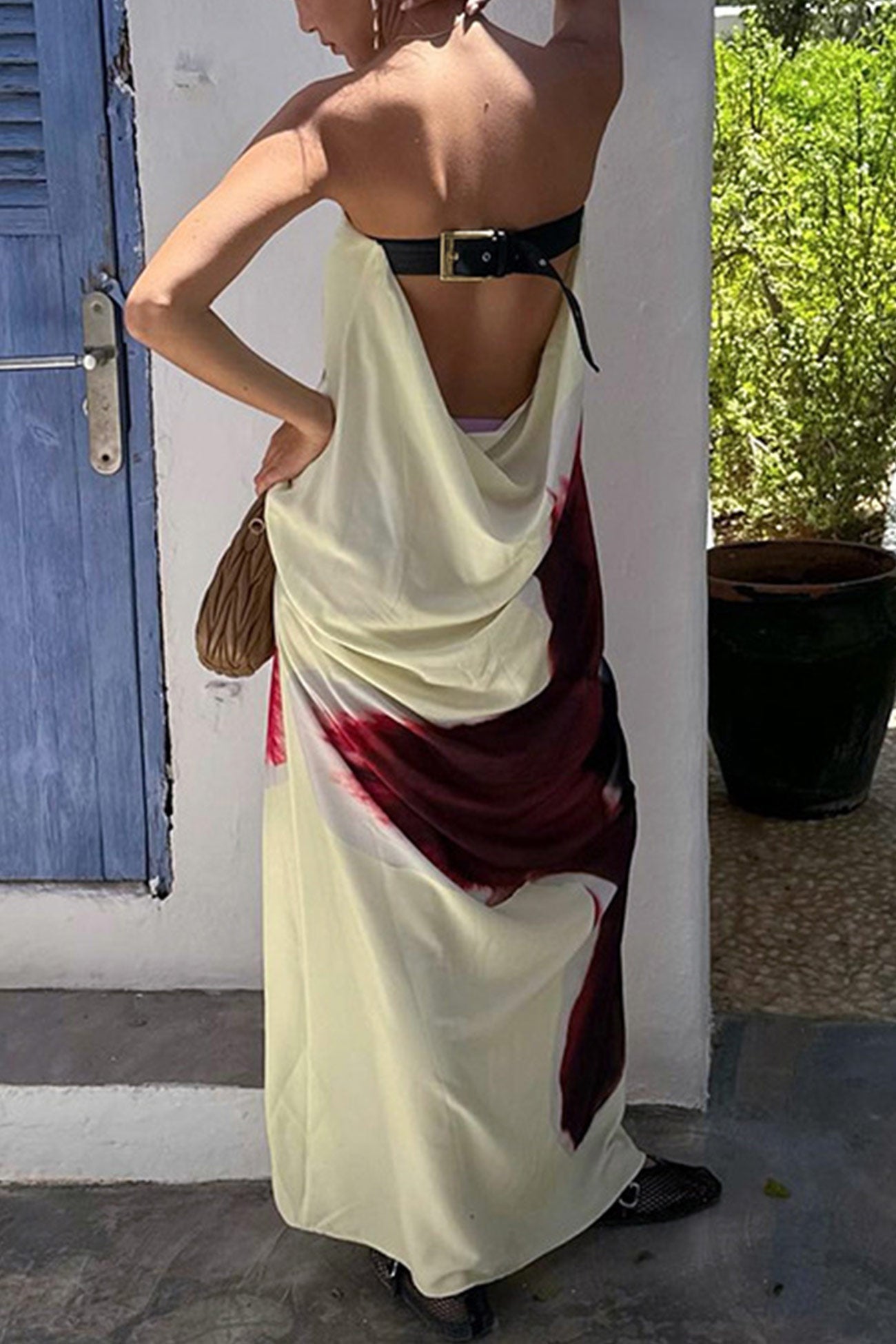 Beautifully Finished Dress in a Timeless Design