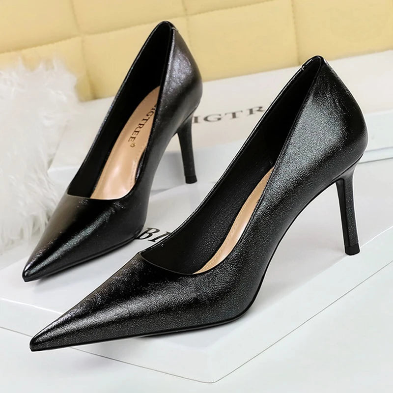 A Vintage Style Heels with Delicate Timeless Details