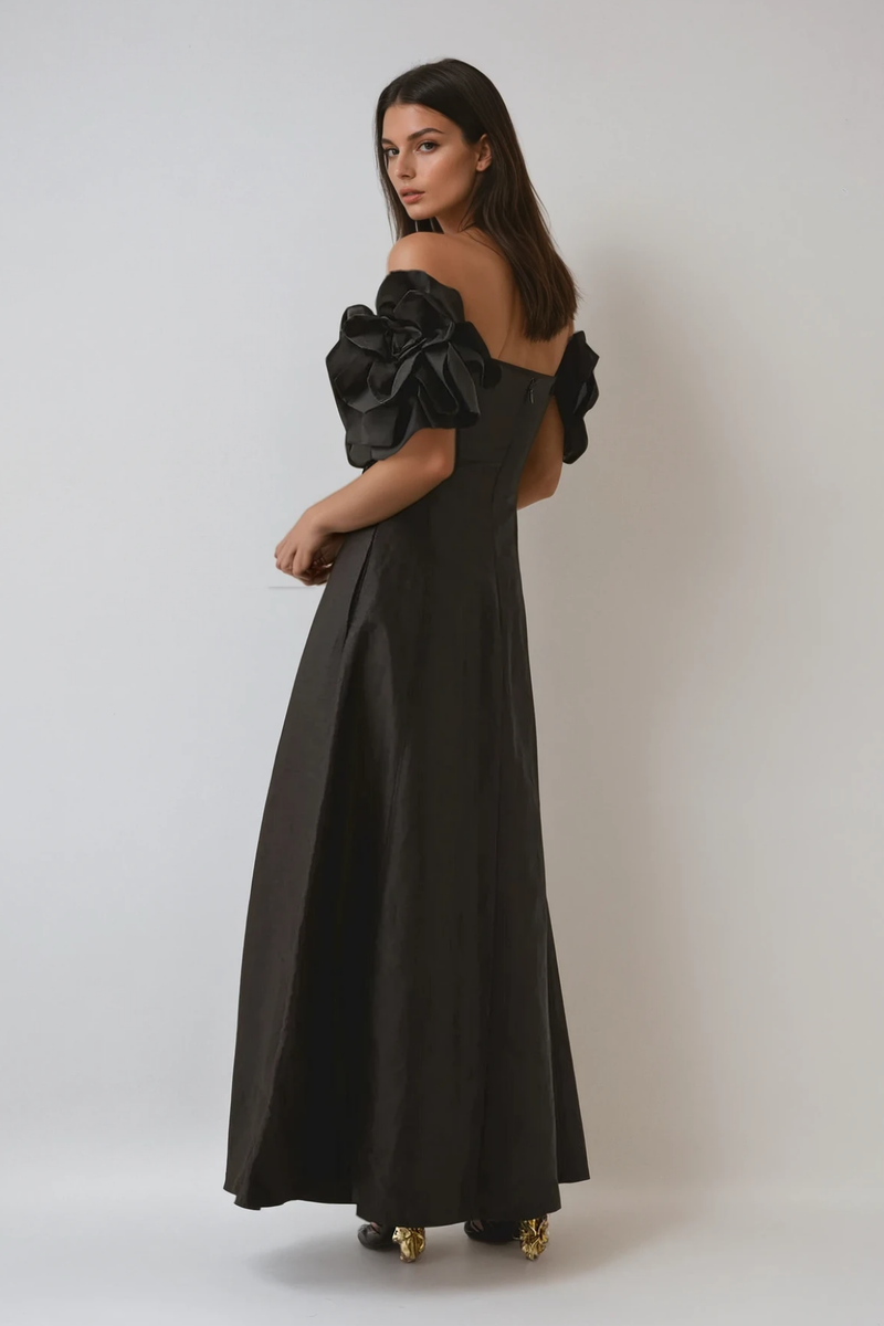 Effortlessly Elegant Dress with a Timeless Design