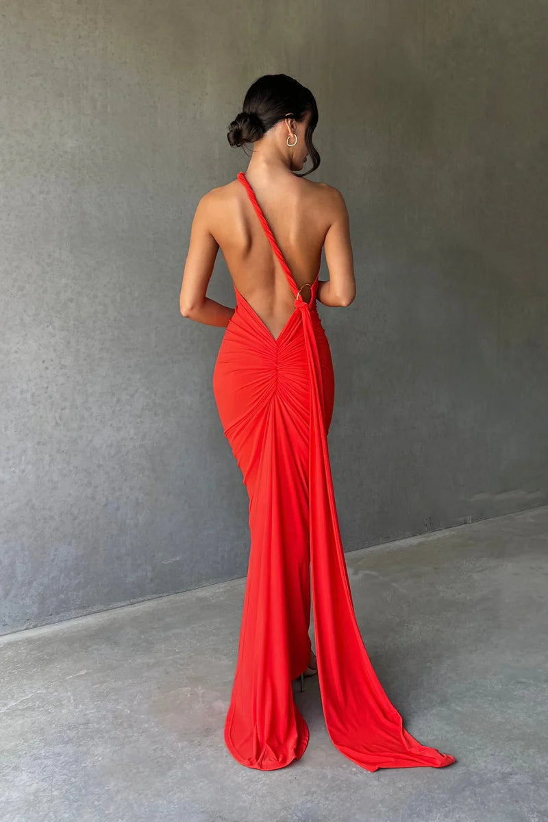 Well Tailored Garment with a Graceful Silhouette