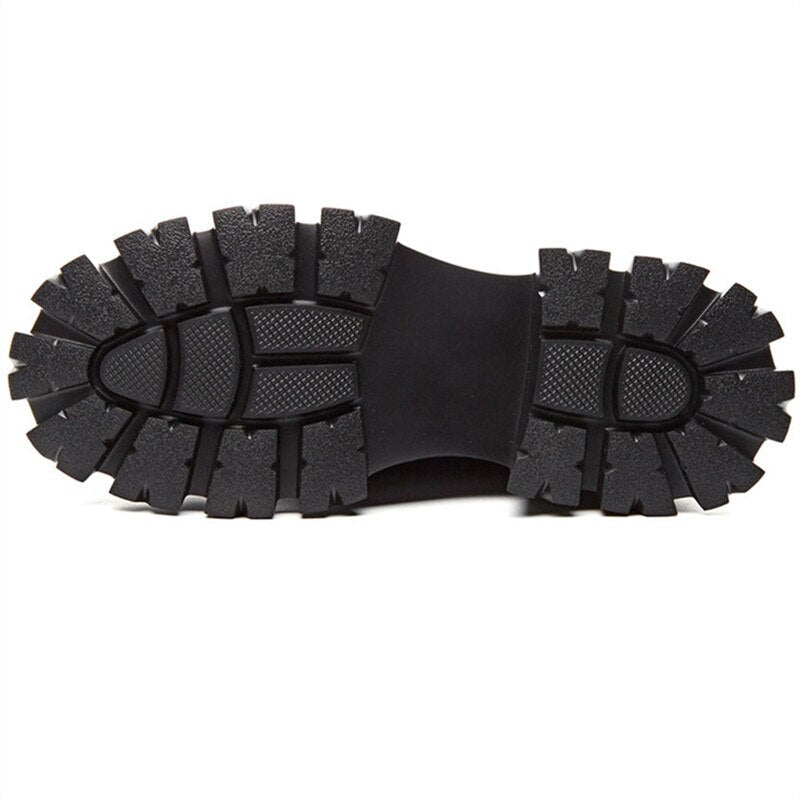 Well Tailored Shoes with a Graceful Silhouette