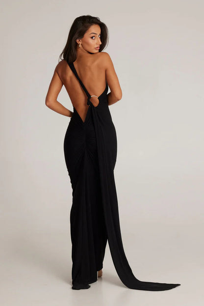 Well Tailored Garment with a Graceful Silhouette