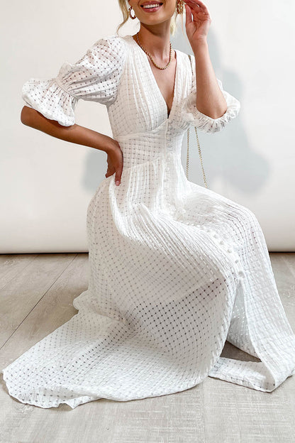 Well Tailored Dress with a Graceful Silhouette