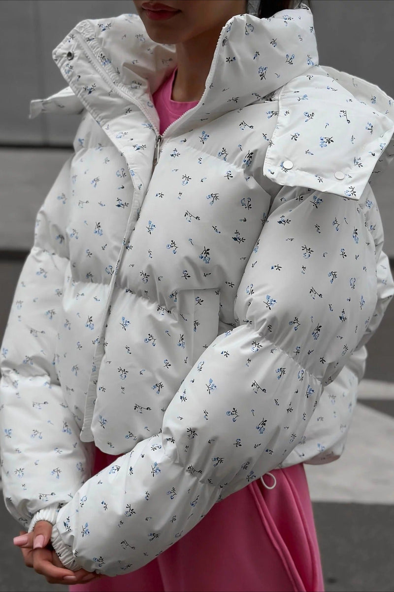 Effortlessly Elegant Jacket with a Timeless Design