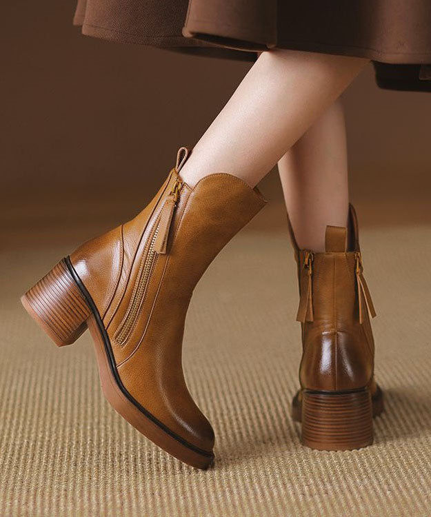 Effortlessly Elegant Boots with a Timeless Design