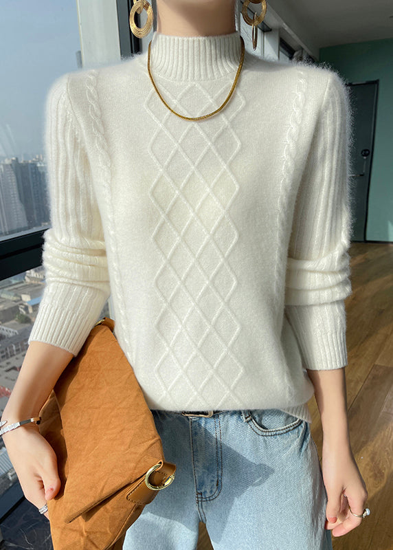 Effortlessly Elegant Sweater with a Timeless Design