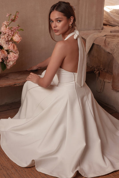 Beautifully Crafted Dress in a Classic Style