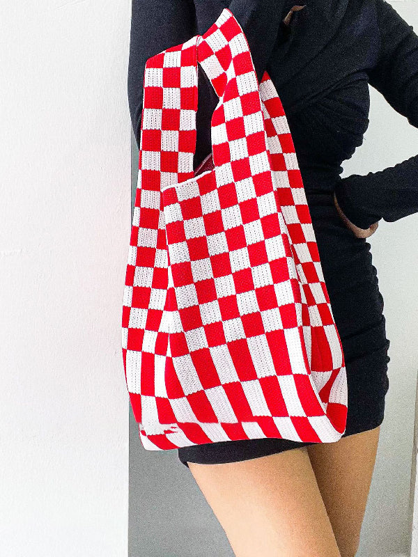 Well Tailored Bag with a Graceful Silhouette