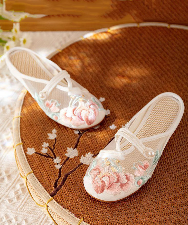 Classic Vintage Sandals with a Flattering Fit