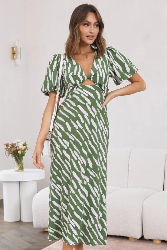 Beautifully Finished Dress in a Timeless Design