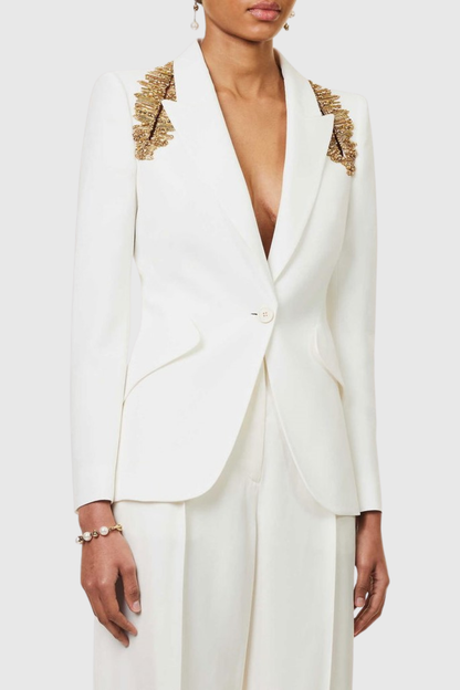 Well Tailored Pants with a Graceful Silhouette