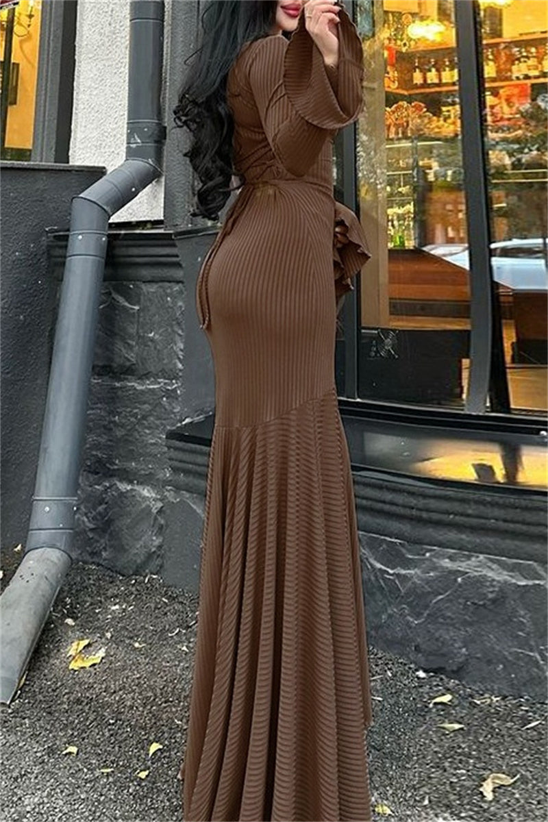 Beautifully Finished Dress in a Timeless Design