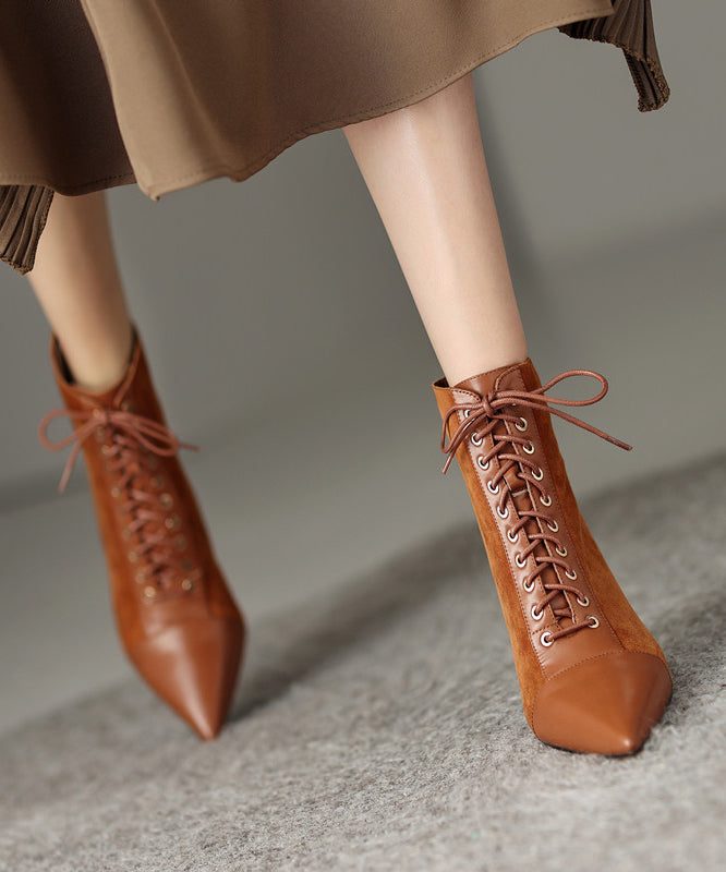 Effortlessly Elegant Boots with a Timeless Design