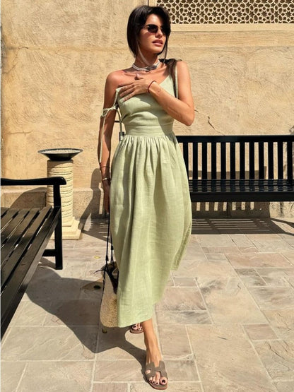 Well Tailored Dress with a Graceful Silhouette