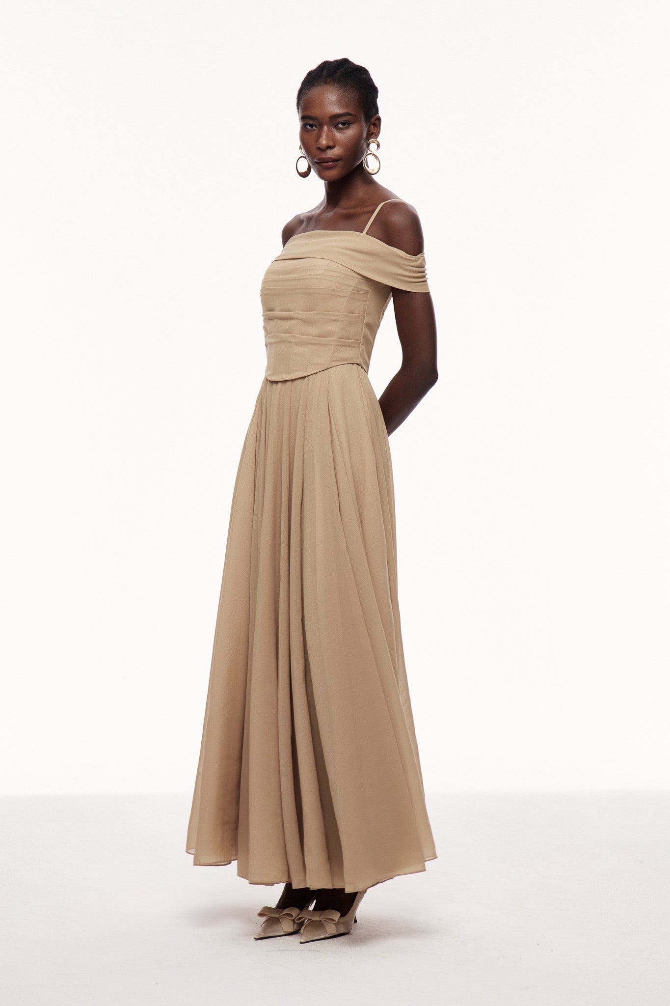 Effortlessly Elegant Dress with a Timeless Design