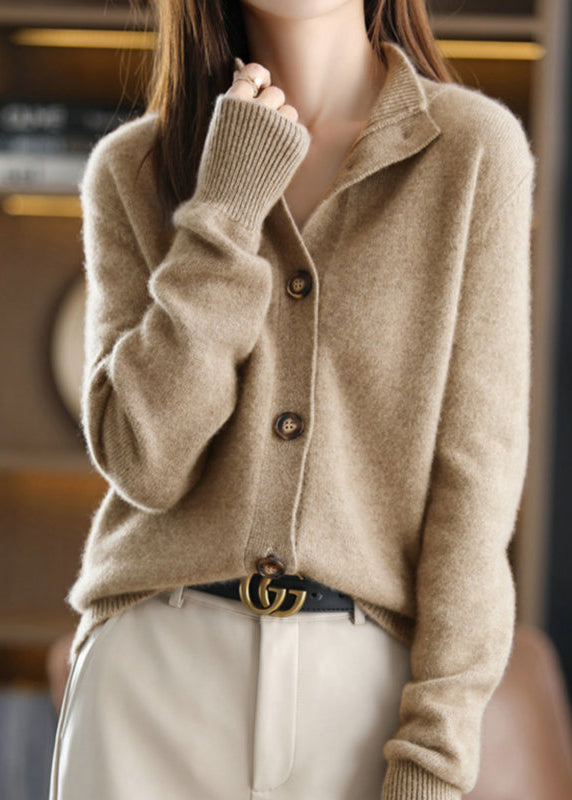 Well Tailored Cardigan with a Graceful Silhouette