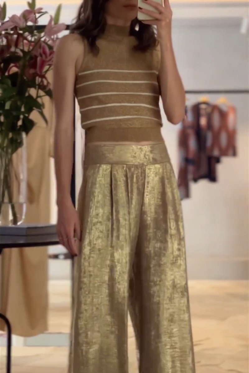 Beautifully Finished Top in a Timeless Design