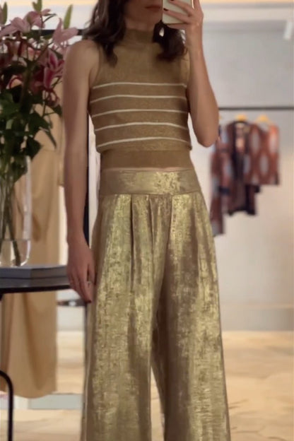 Beautifully Finished Top in a Timeless Design