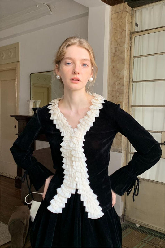 Effortlessly Elegant Top with a Timeless Design