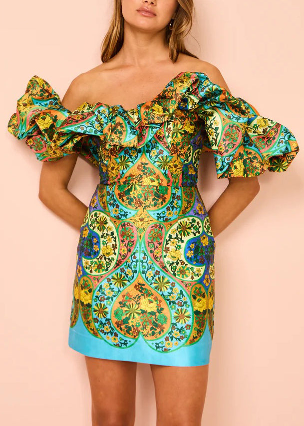 Well Tailored Dress with a Graceful Silhouette
