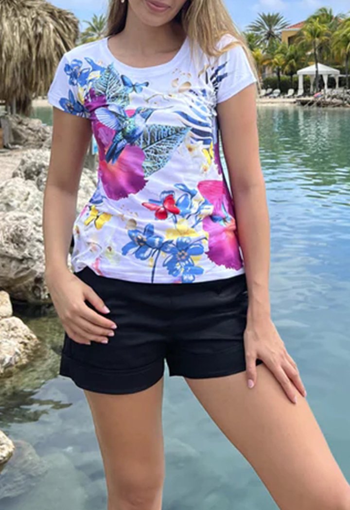 Effortlessly Elegant T-Shirt with a Timeless Design
