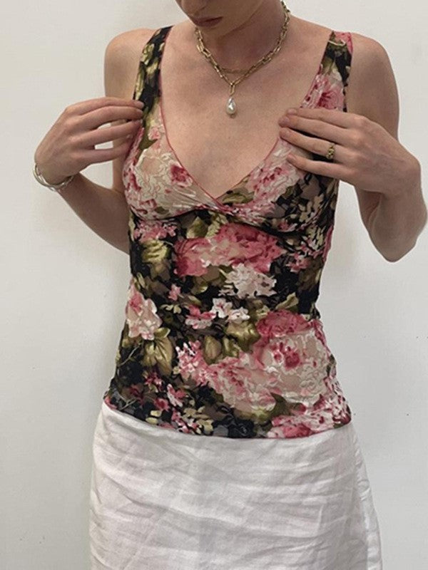 Well Tailored Top with a Graceful Silhouette