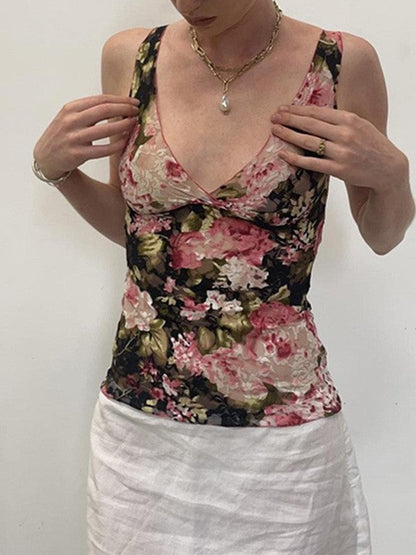 Well Tailored Top with a Graceful Silhouette