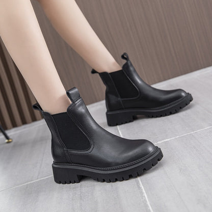 Effortlessly Elegant Boots with a Timeless Design
