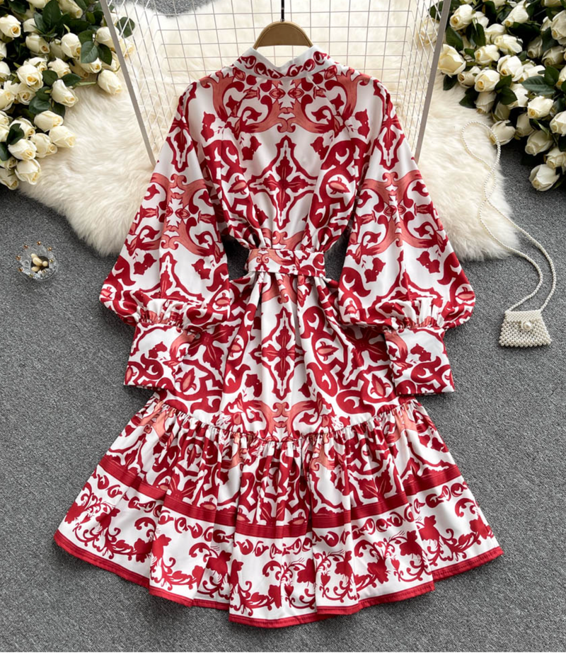 Beautifully Finished Dress in a Timeless Design