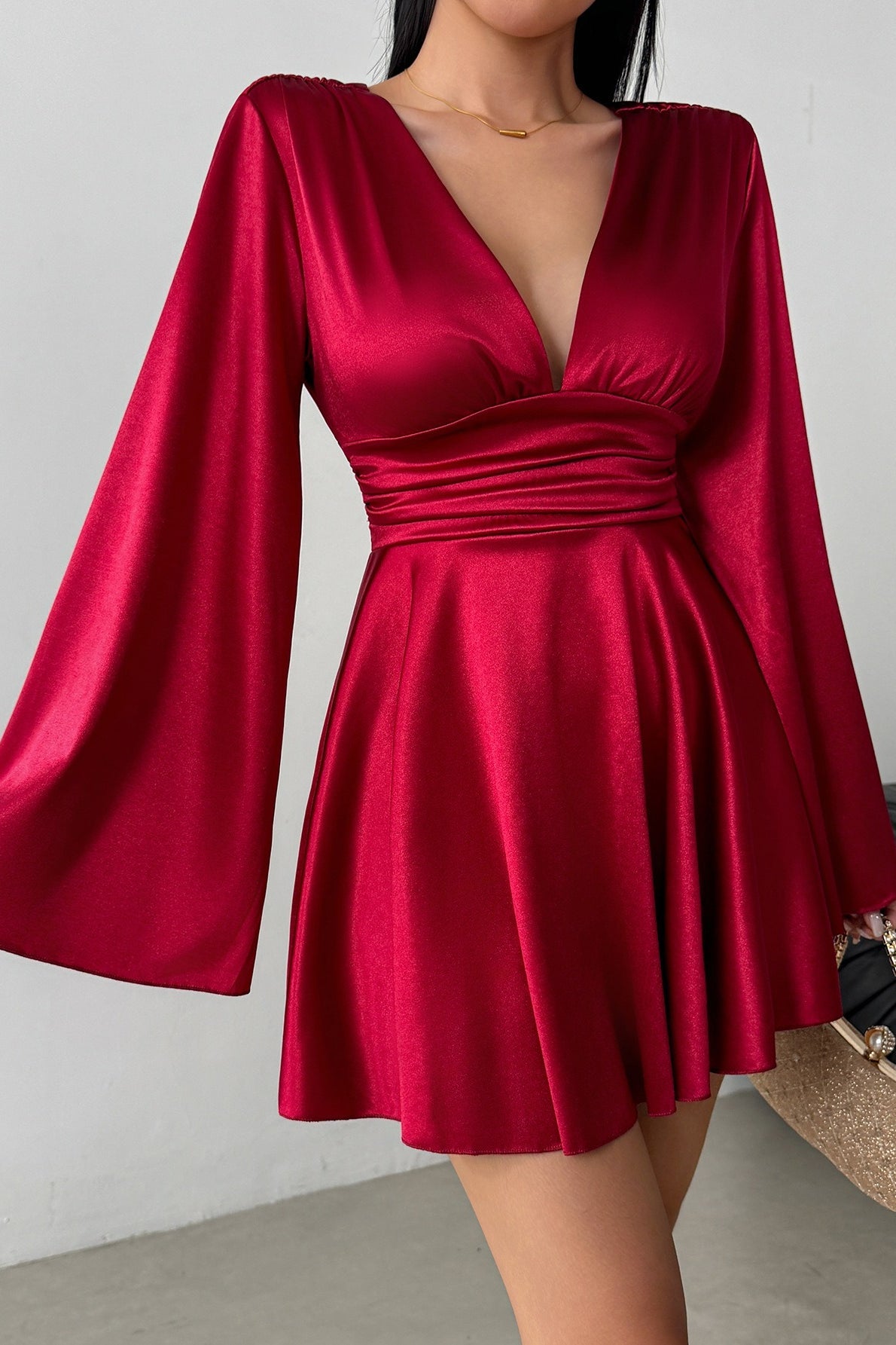 Beautifully Finished Dress in a Timeless Design