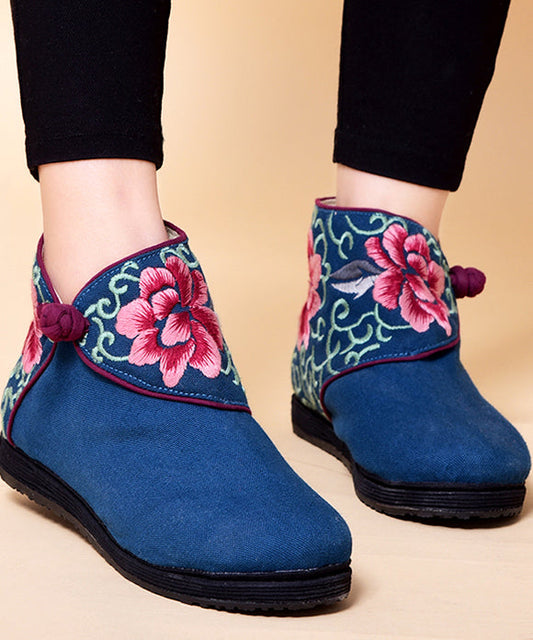 Well Tailored Boots with a Graceful Silhouette