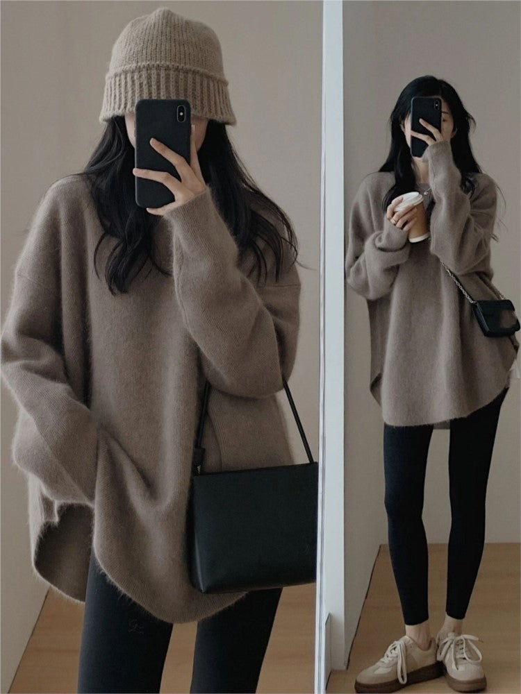 Well Tailored Sweater with a Graceful Silhouette