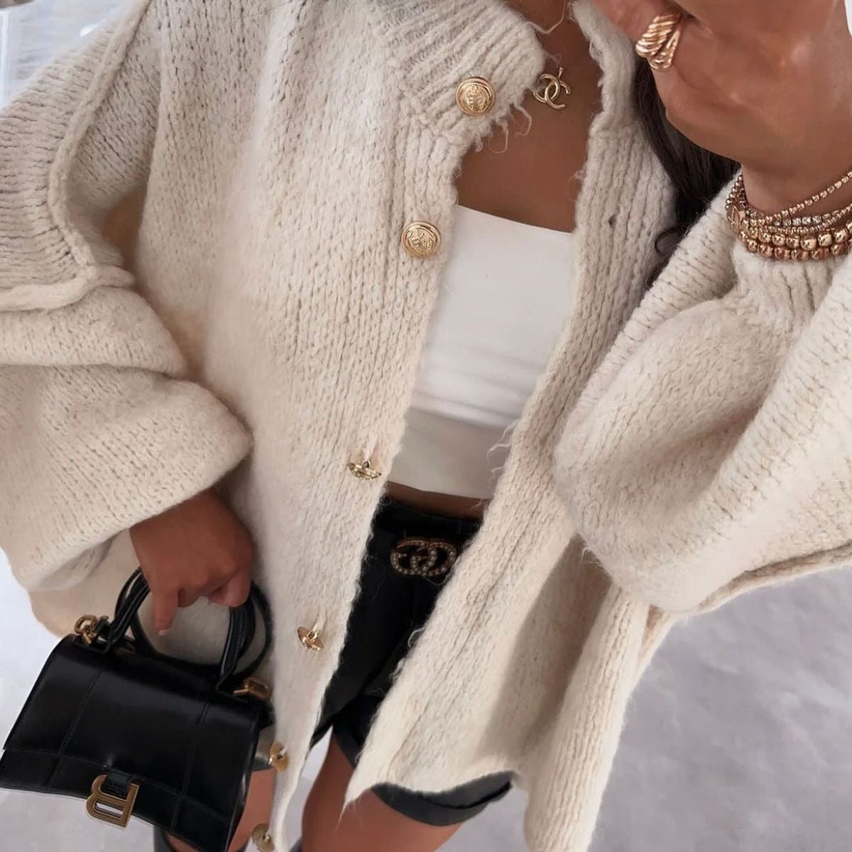 Well Tailored Cardigan with a Graceful Silhouette