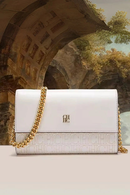 Beautifully Crafted Bag in a Classic Style