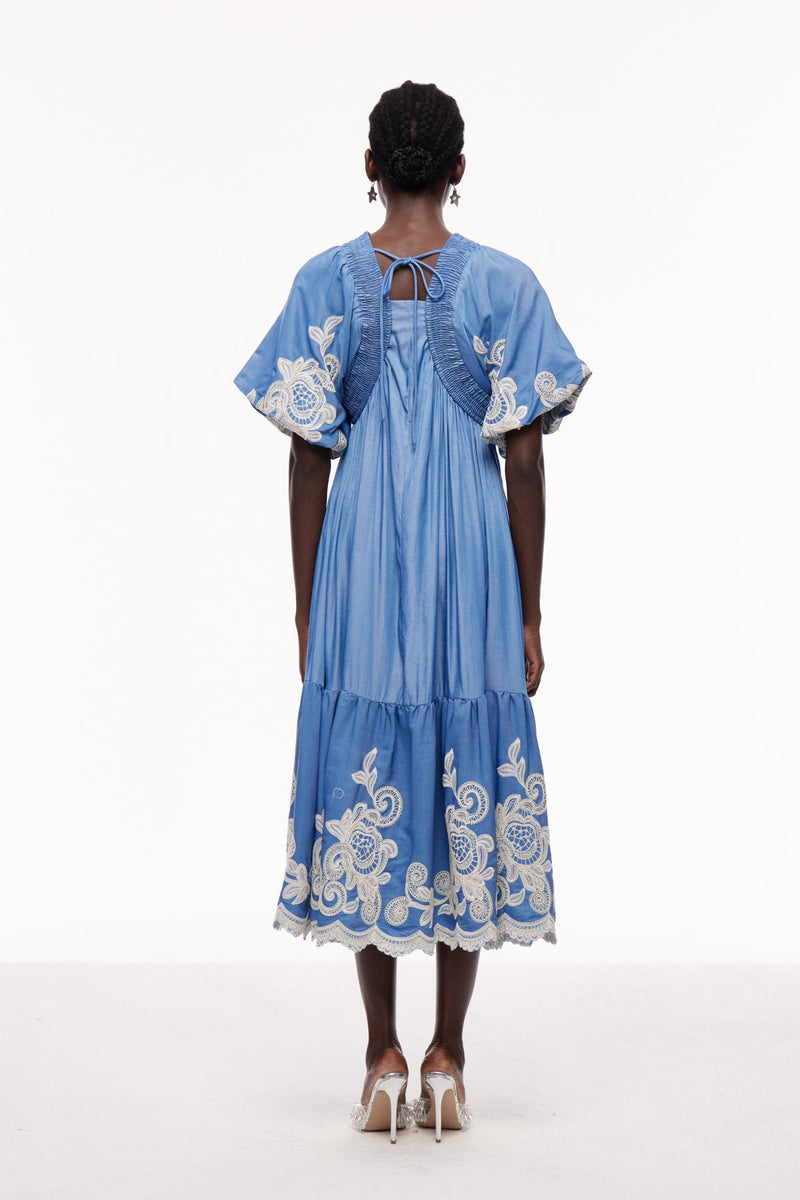 Beautifully Finished Dress in a Timeless Design