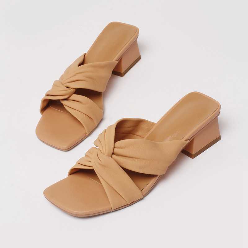 Effortlessly Elegant Garment with a Timeless Design