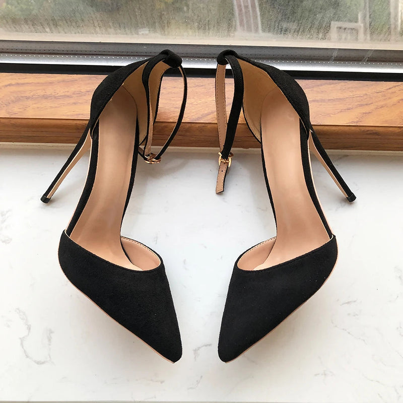 Effortlessly Elegant Shoes with a Timeless Design
