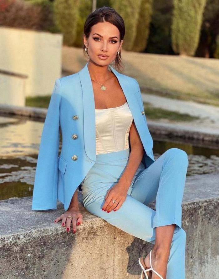 Effortlessly Elegant Garment with a Timeless Design