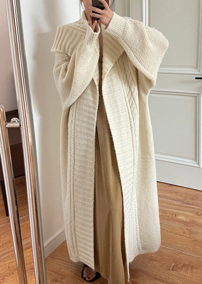 Well Tailored Cardigan with a Graceful Silhouette