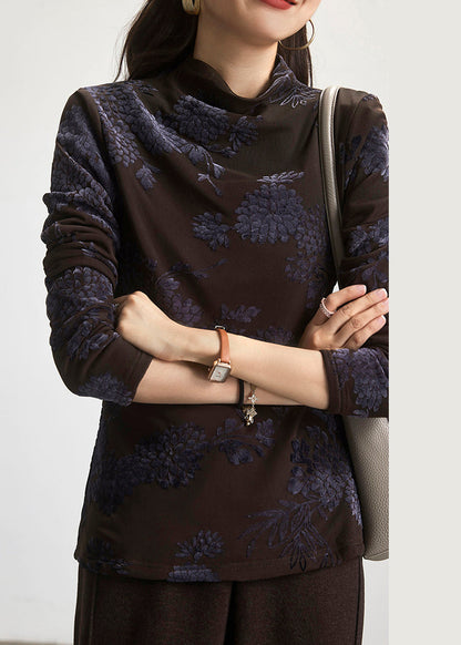 Classic Vintage Blouse with a Flattering Fit