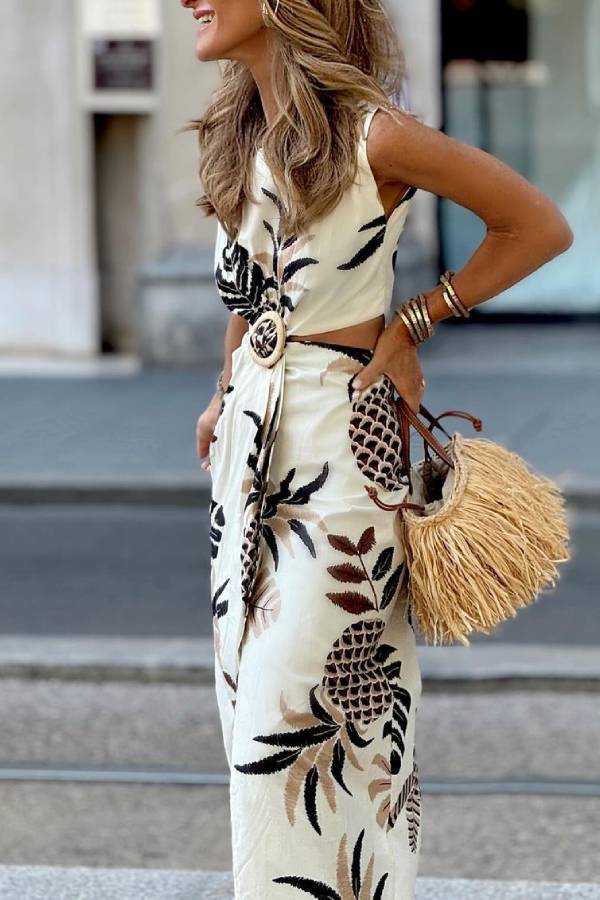Gracefully Styled Dress for Any Occasion