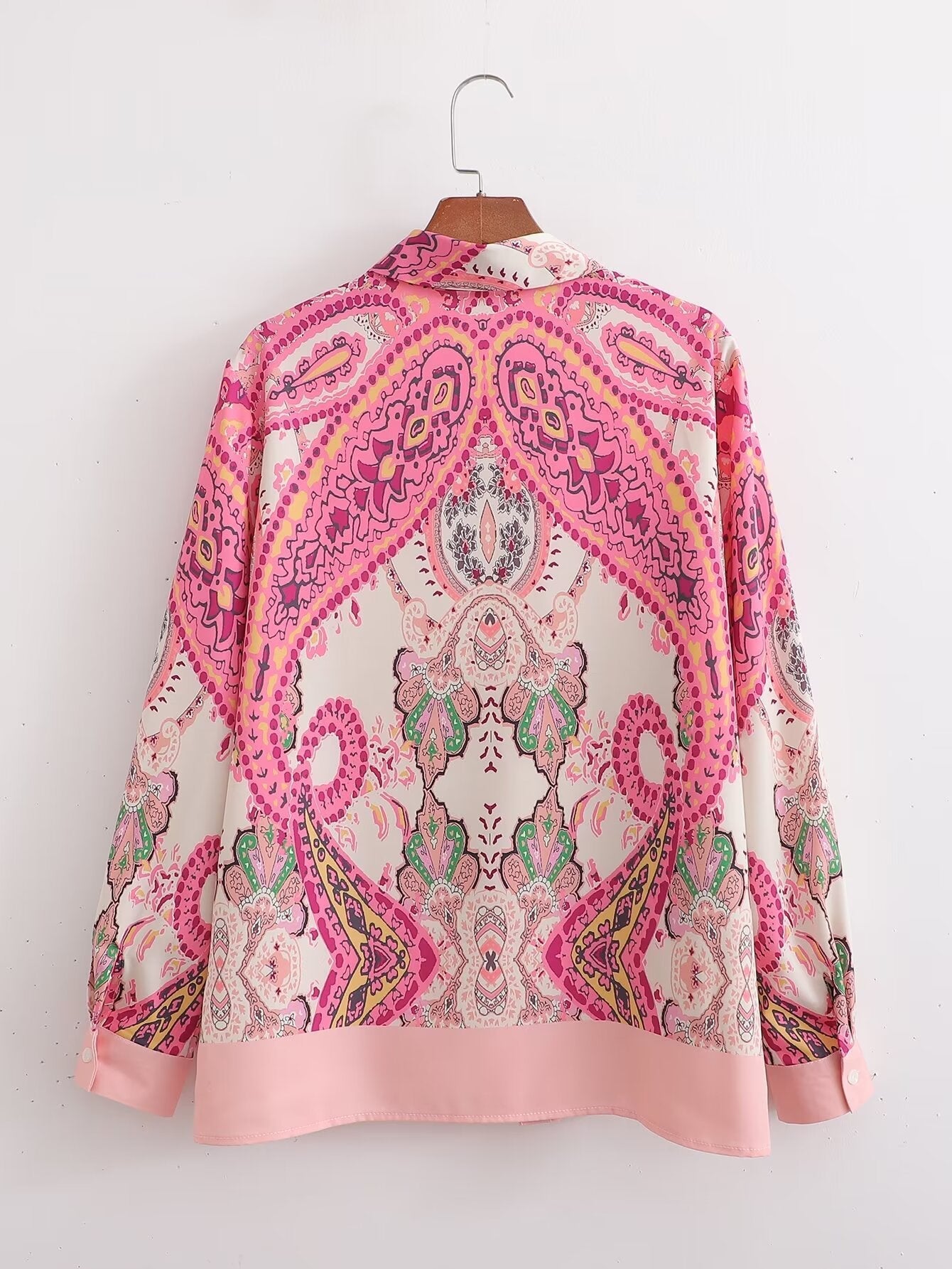 Beautifully Crafted Blouse in a Classic Style